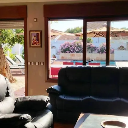 Villa Con Piscina Privada A 200metros De La Playa