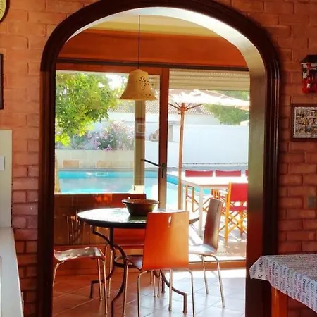 Villa Con Piscina Privada A 200metros De La Playa *